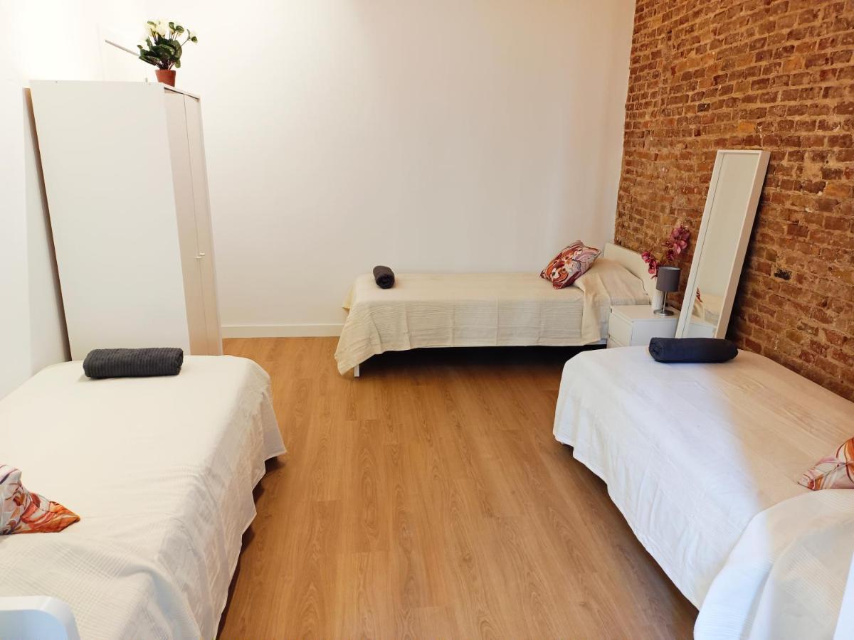 By Universitat Rooms Barcelona Kültér fotó
